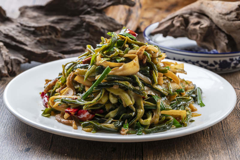 韭菜肉丝辣炒葫芦条