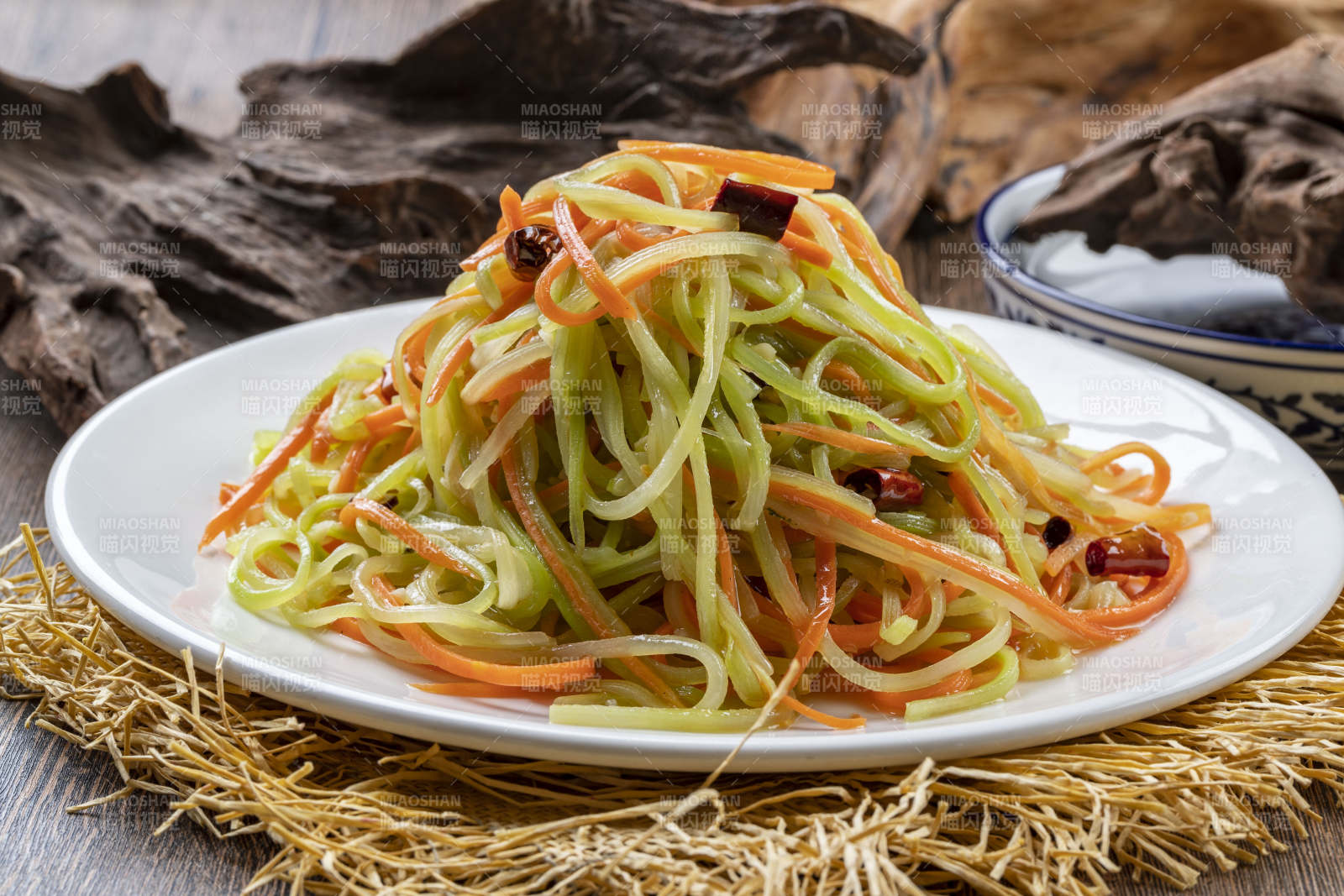 素炒三丝胡萝卜丝笋丝土豆丝