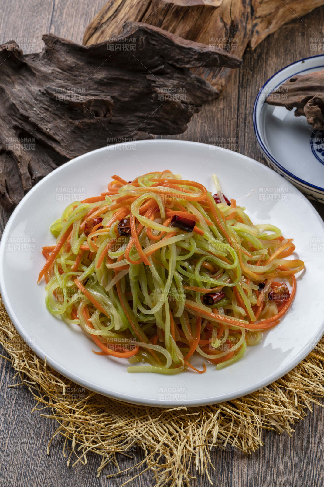 素炒三丝胡萝卜丝笋丝土豆丝