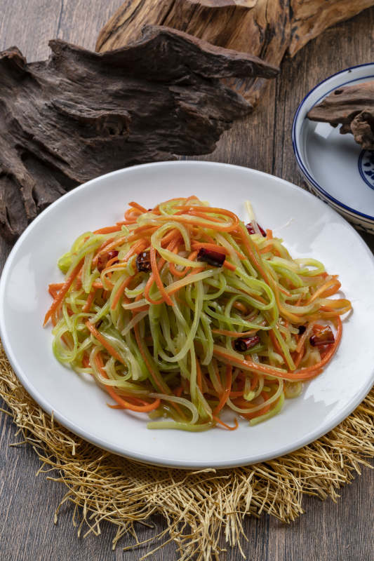 素炒三丝胡萝卜丝笋丝土豆丝