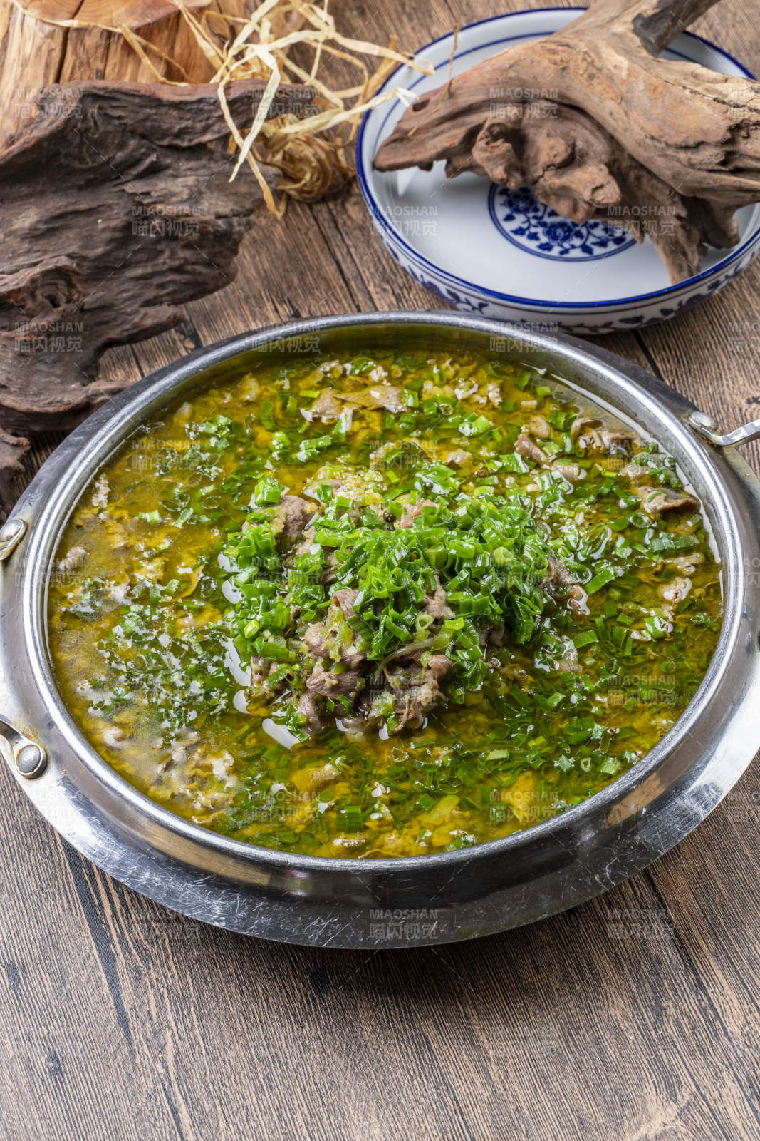 葱香酸汤水煮牛肉