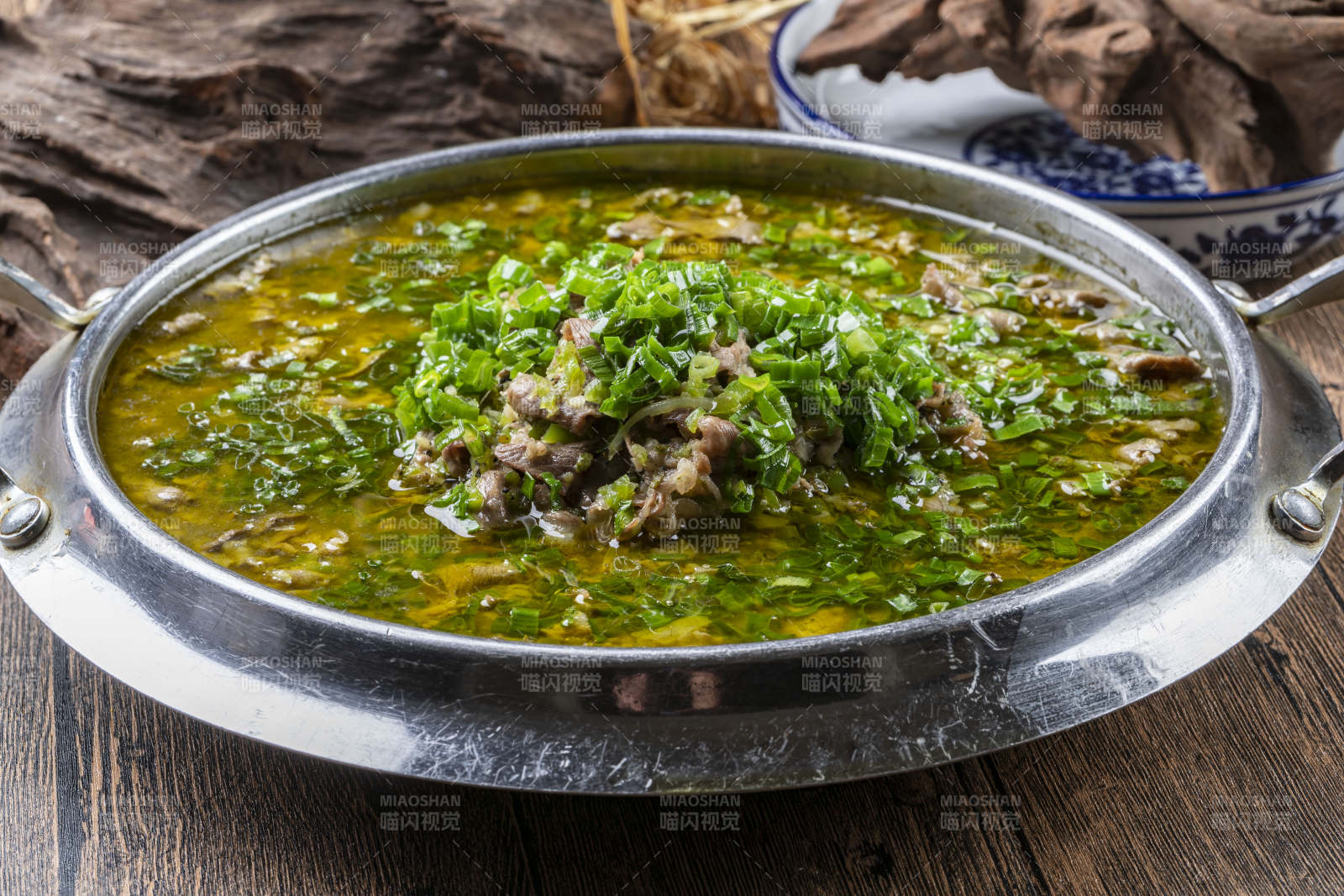 葱香酸汤水煮牛肉