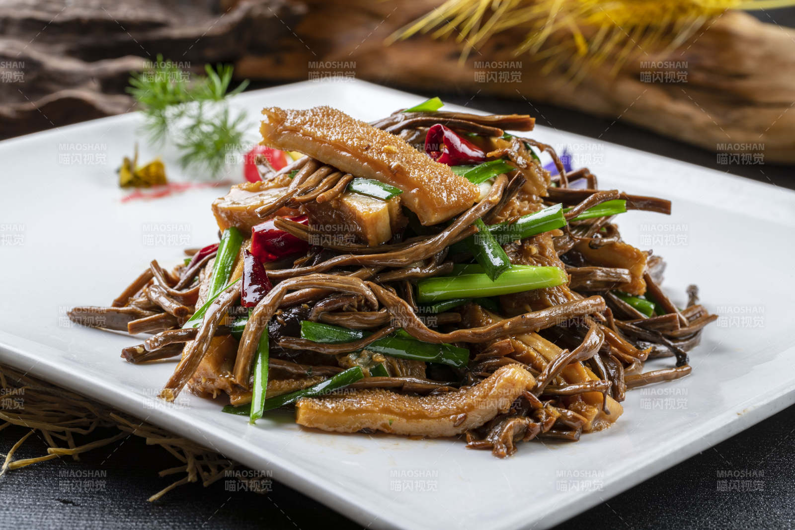 干豆角丝韭菜炒猪肚