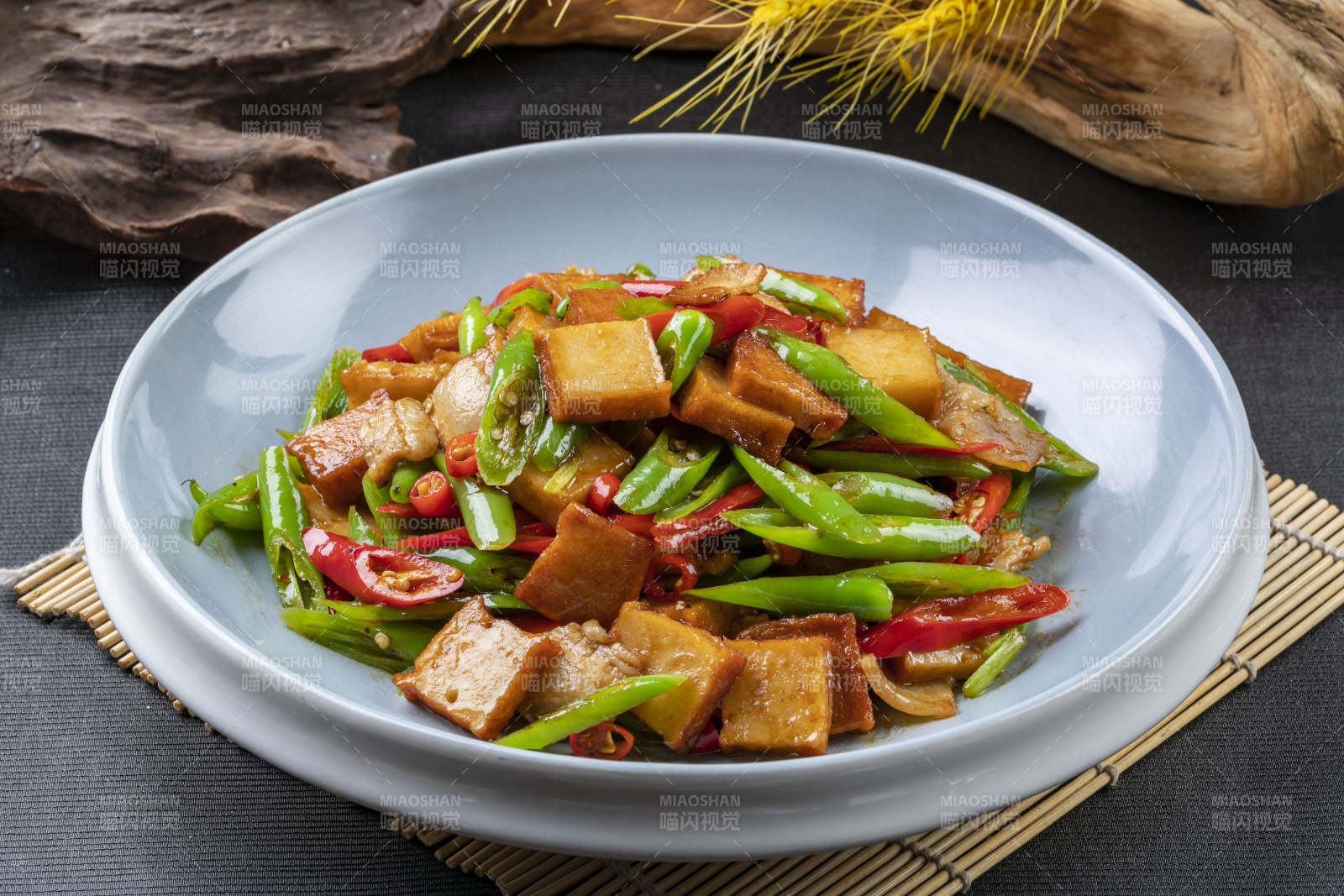 双色杭椒小炒鱼豆腐图片