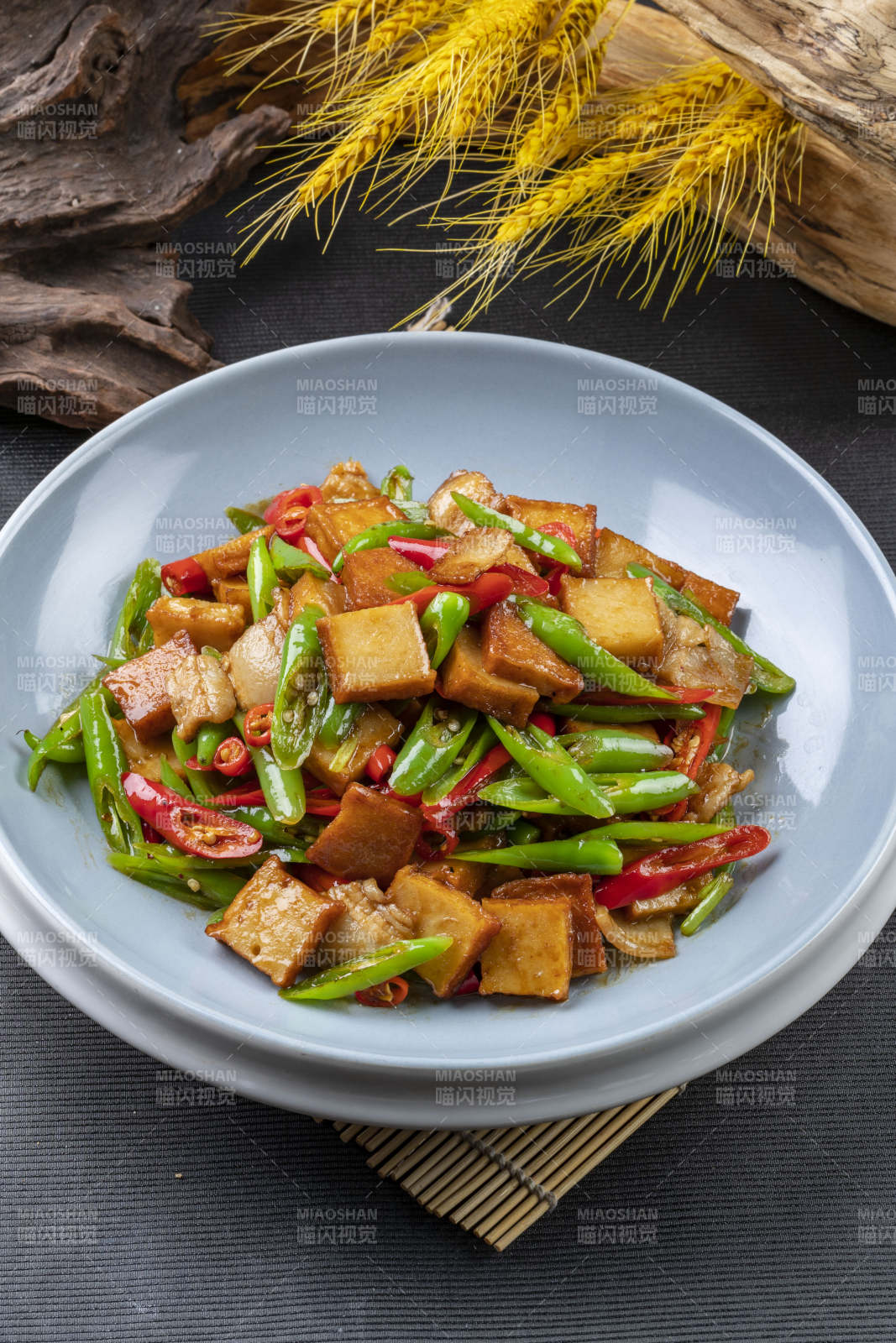 双色杭椒小炒鱼豆腐图片