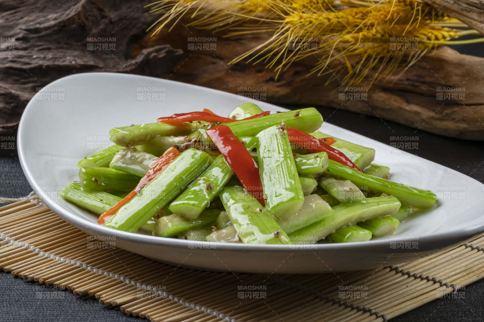 彩椒胡麻花炒青瓜