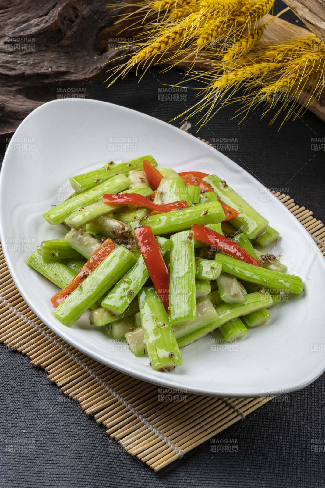 彩椒胡麻花炒青瓜