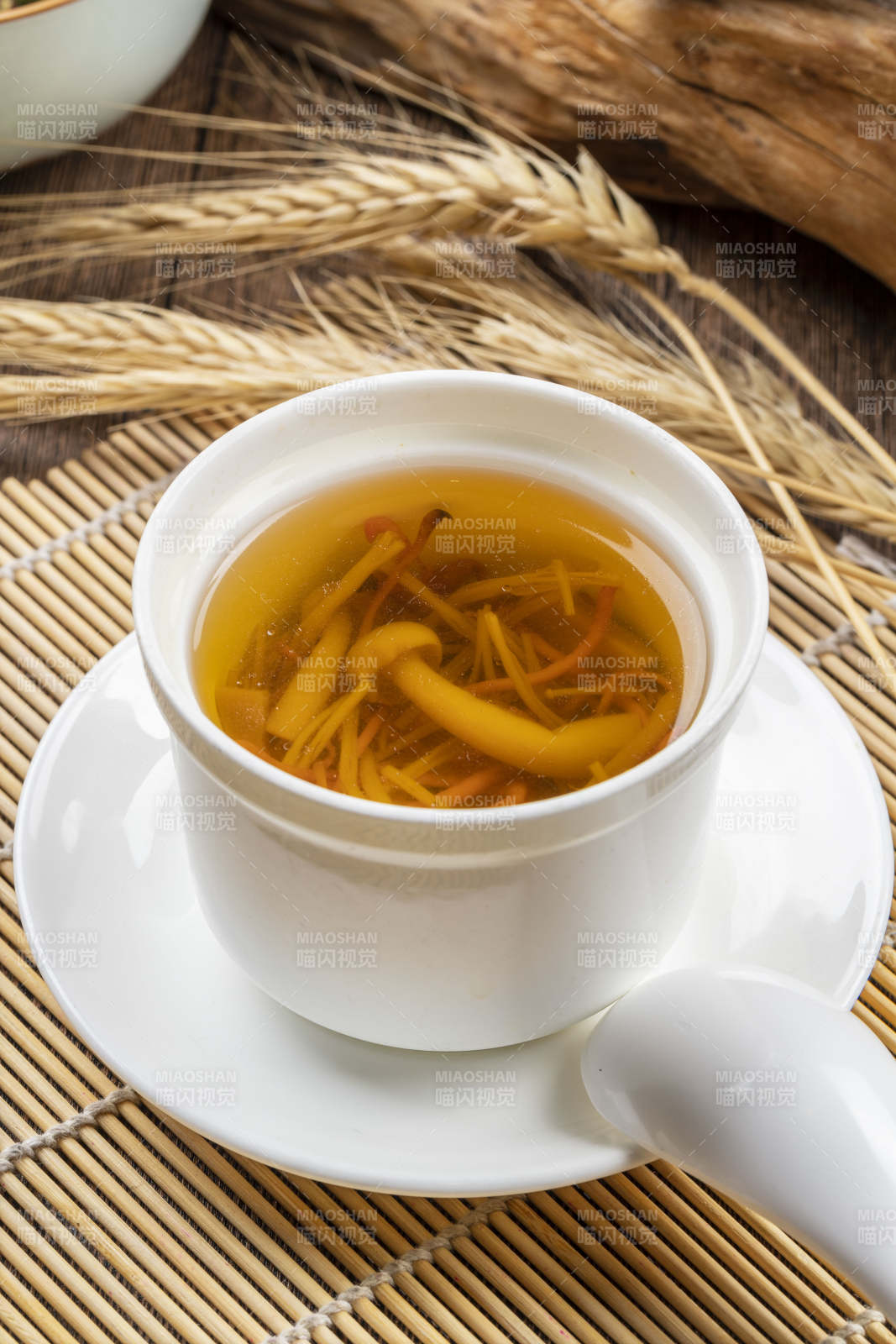 山珍杂菌汤-摄影图