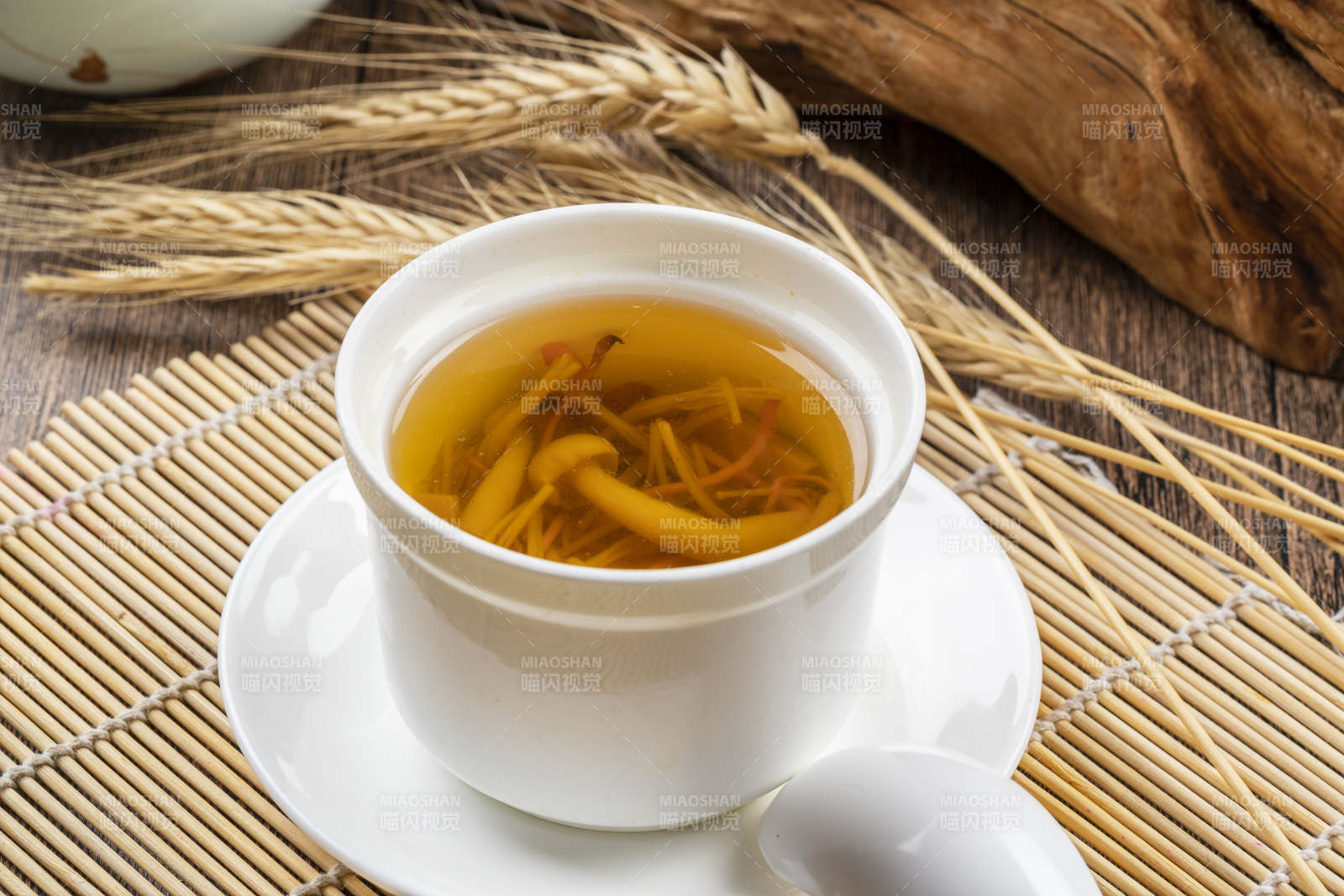 山珍杂菌汤-摄影图