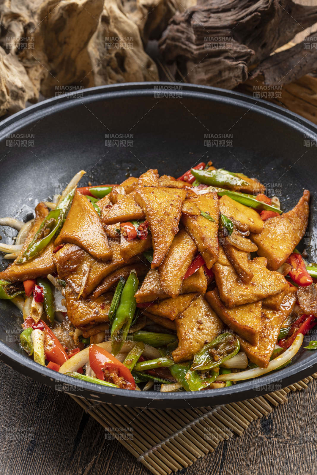 锅仔杭椒嫩笋豆腐干图片