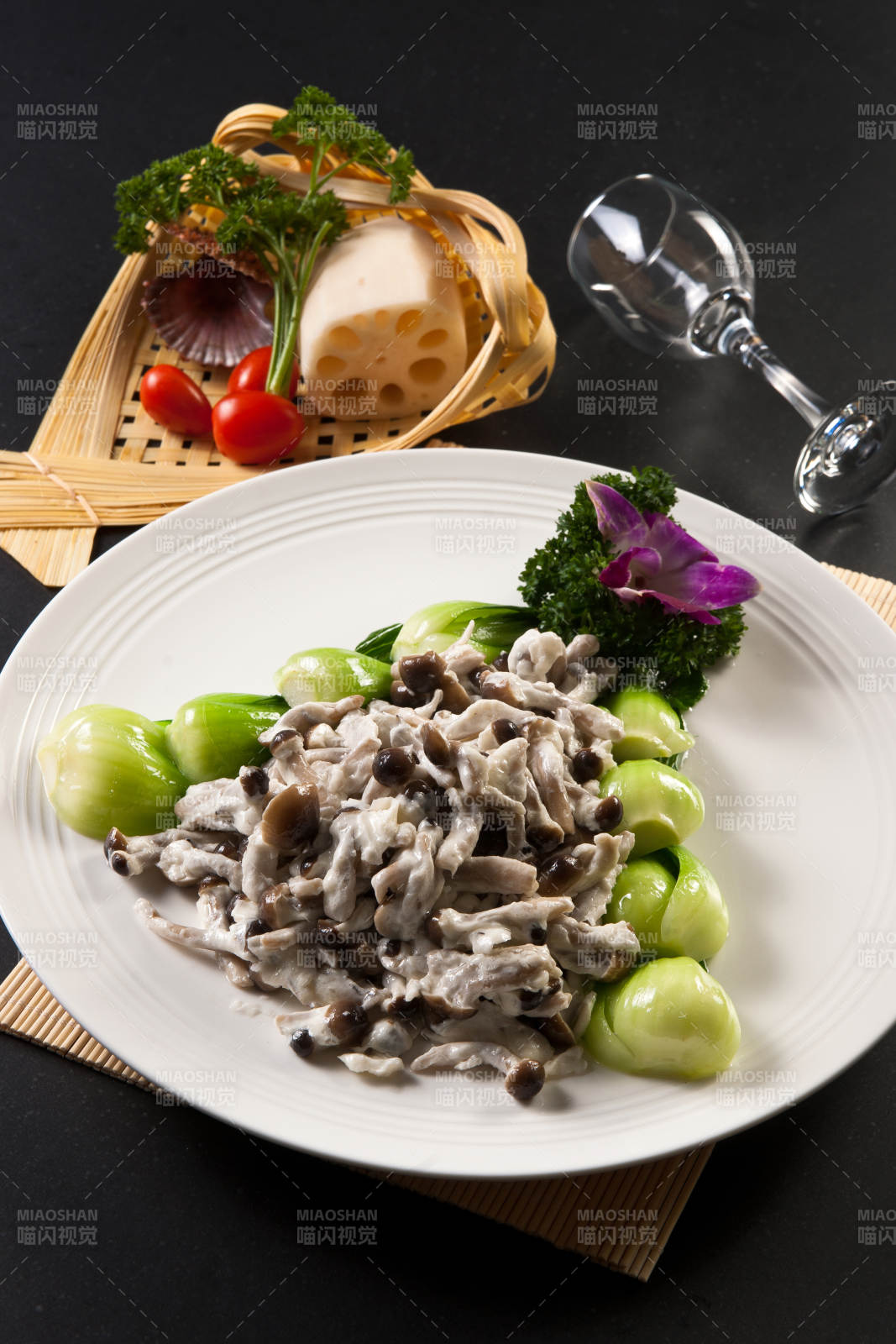 鸡糜芙蓉蛋炒海鲜菇