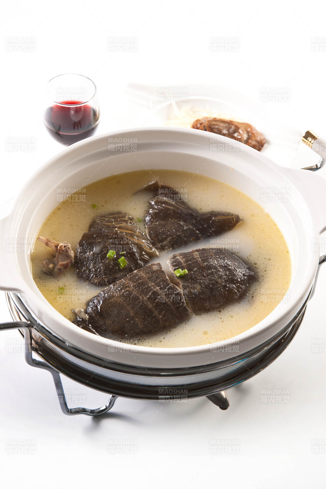 砂锅奶汤炖甲鱼