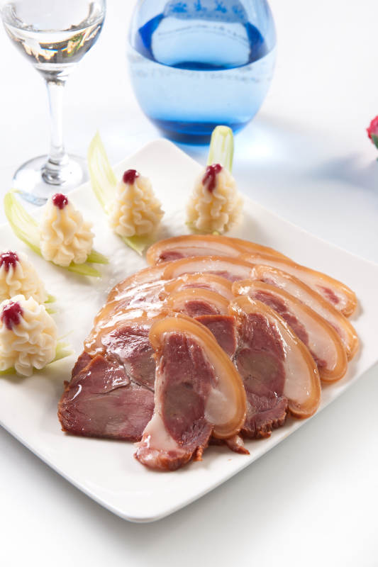 薯泥冷切猪头肉-摄影图