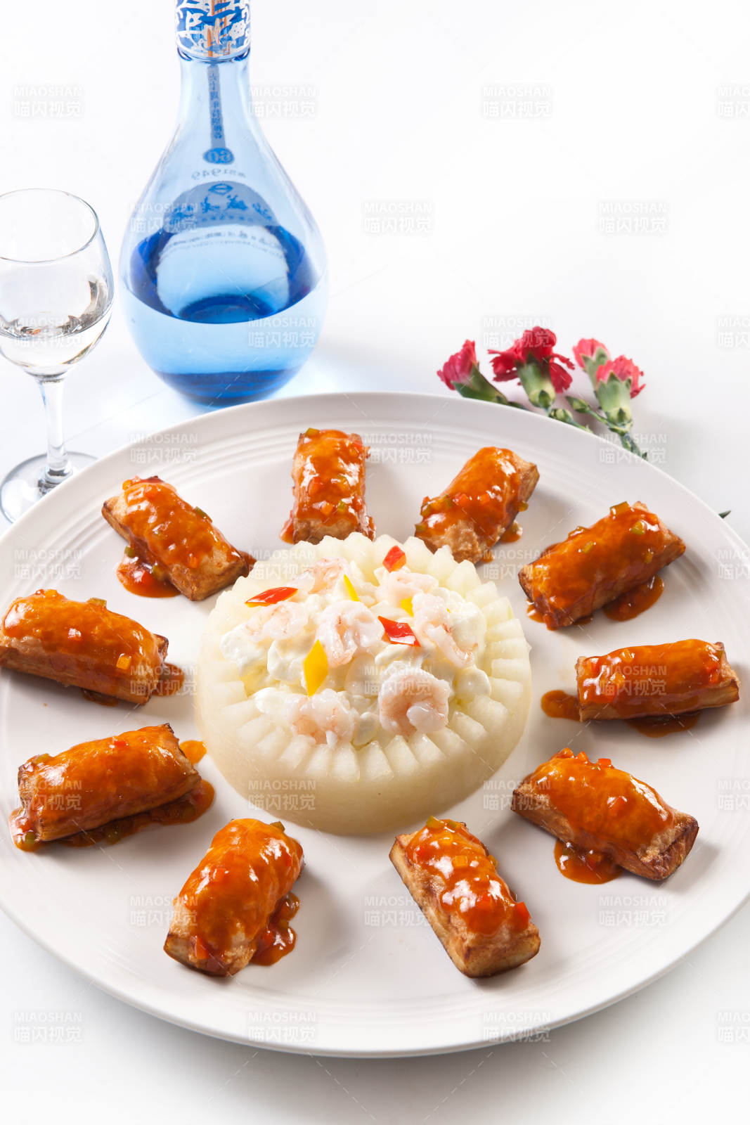 芙蓉蛋炒大虾仁配油炸臭豆腐