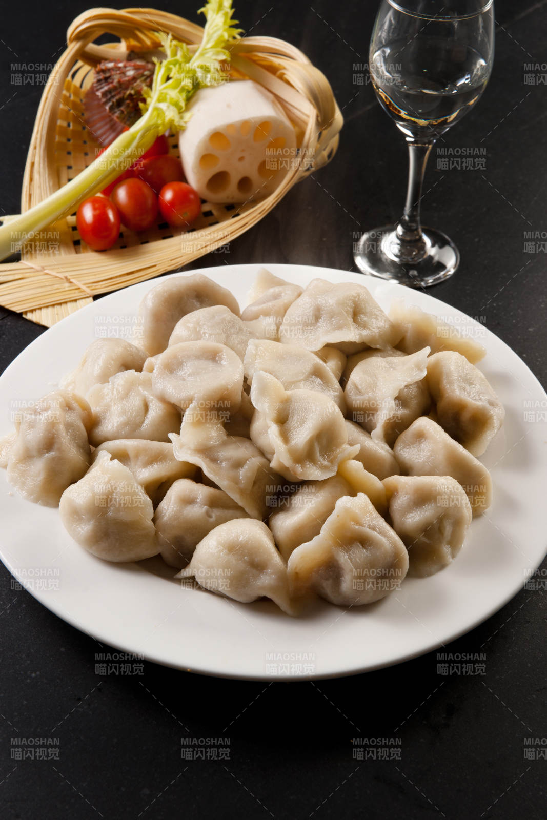 现包手工猪肉白菜饺子