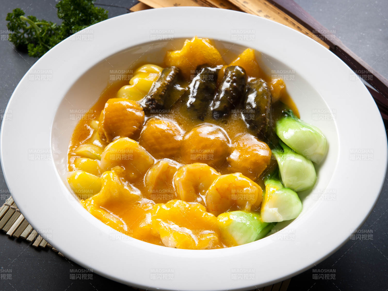 美味浓汤炖海鲜