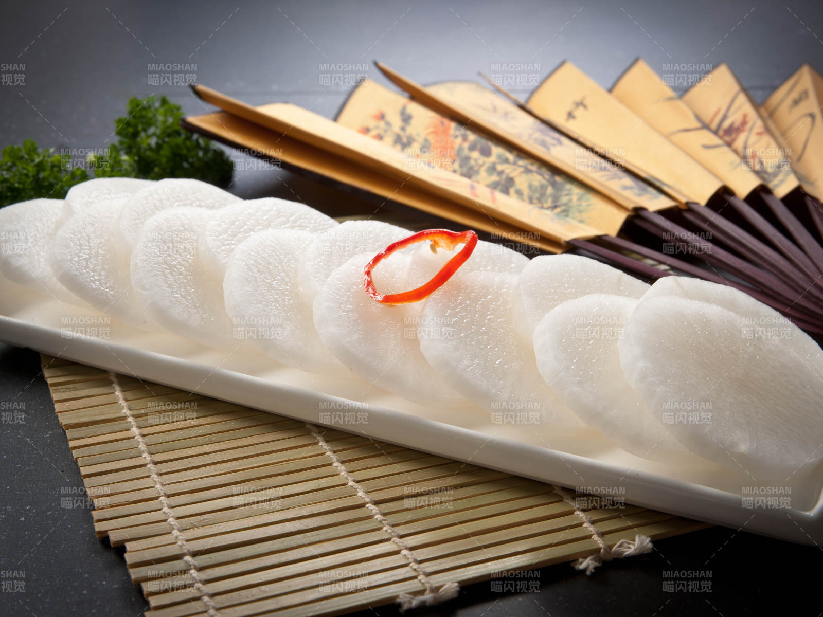 火锅食材白萝卜切片