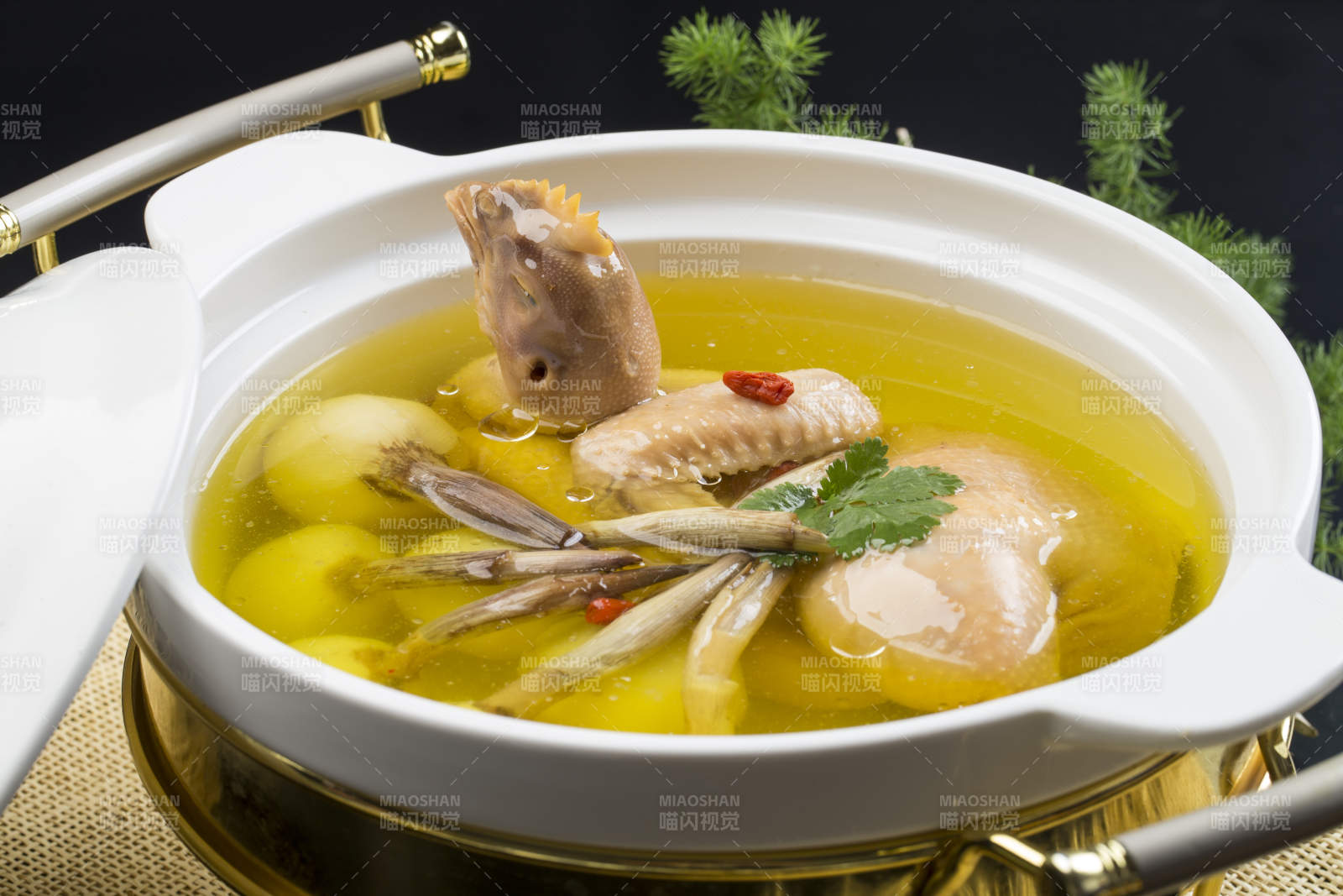 清炖农家柴鸡提灯蛋