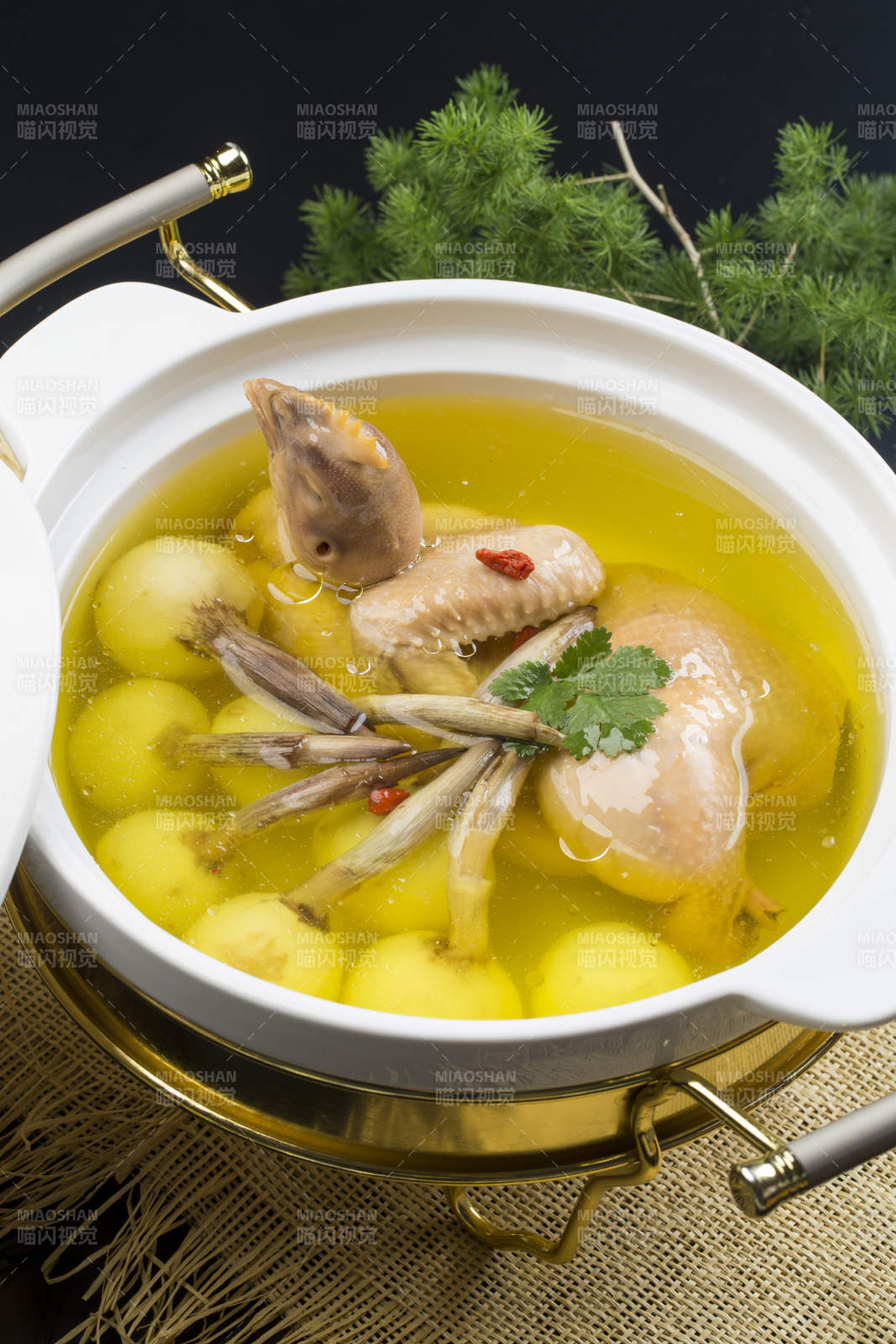 清炖农家柴鸡提灯蛋