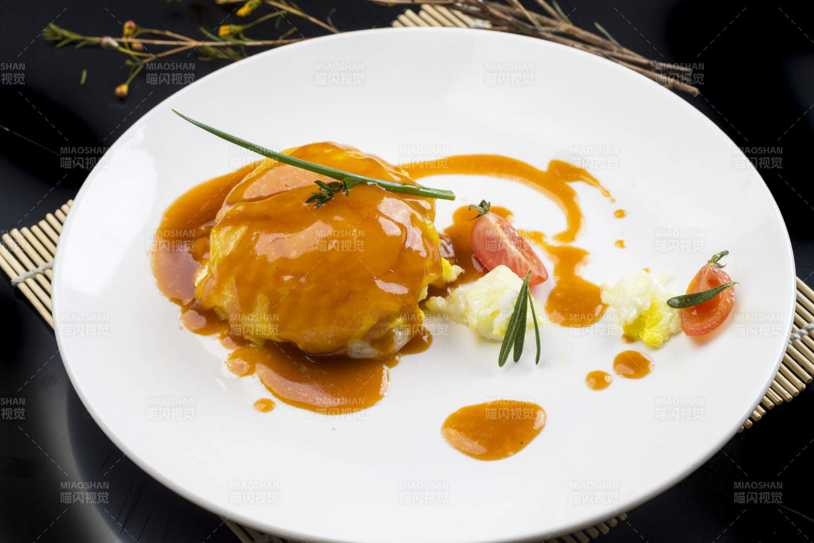 包菜浇汁蒸水晶大虾卷