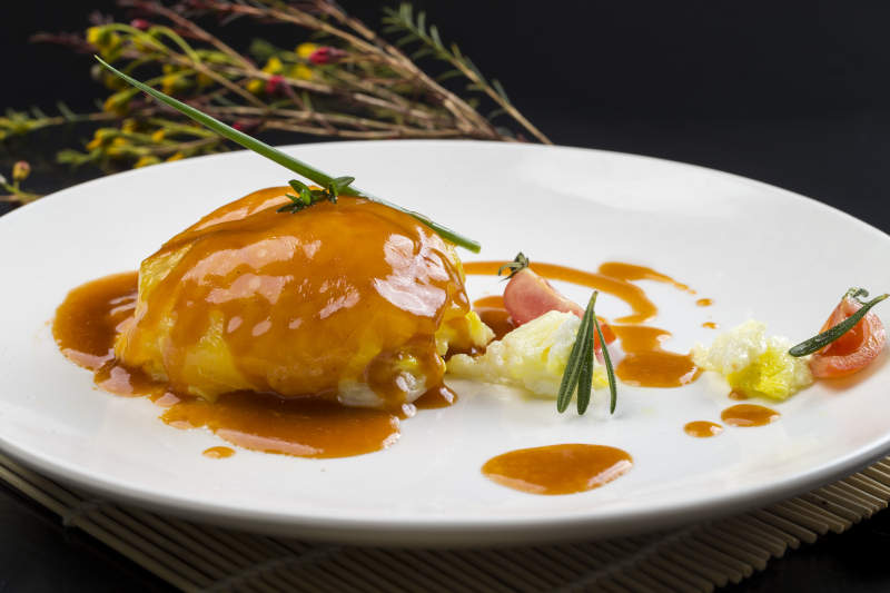 包菜浇汁蒸水晶大虾卷