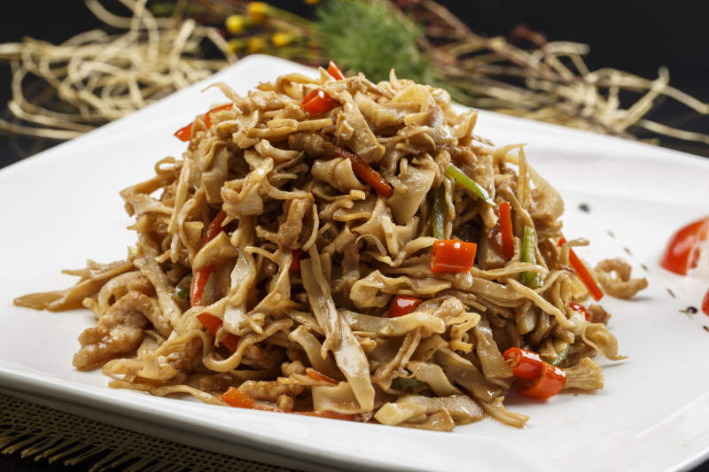 葫芦条米椒炝炒腊肉丁