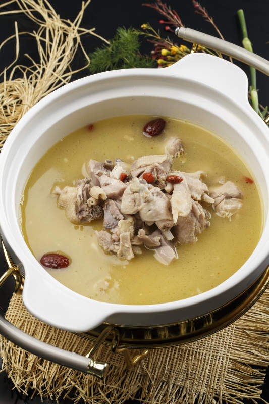 滋补老火砂锅柴鸡煲