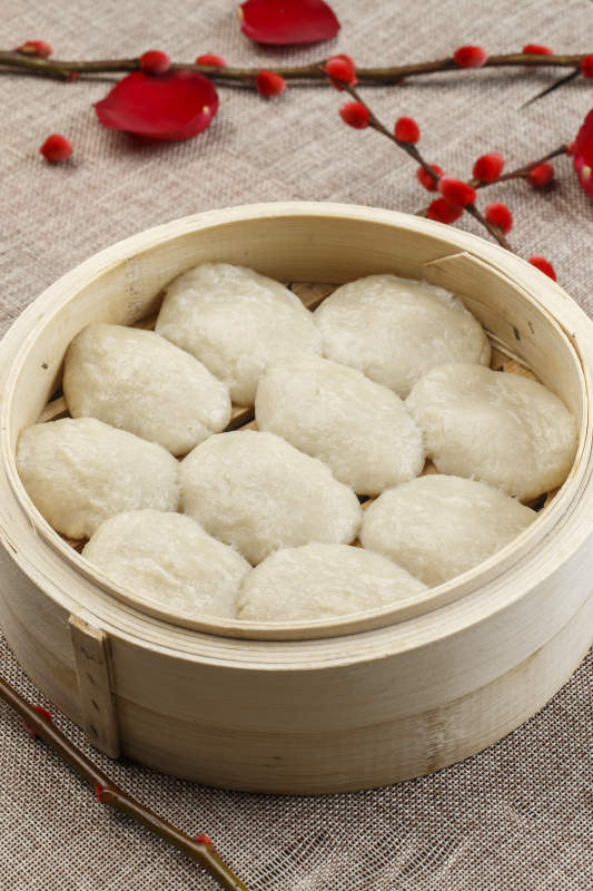 朱笼屉装的东北粘豆包