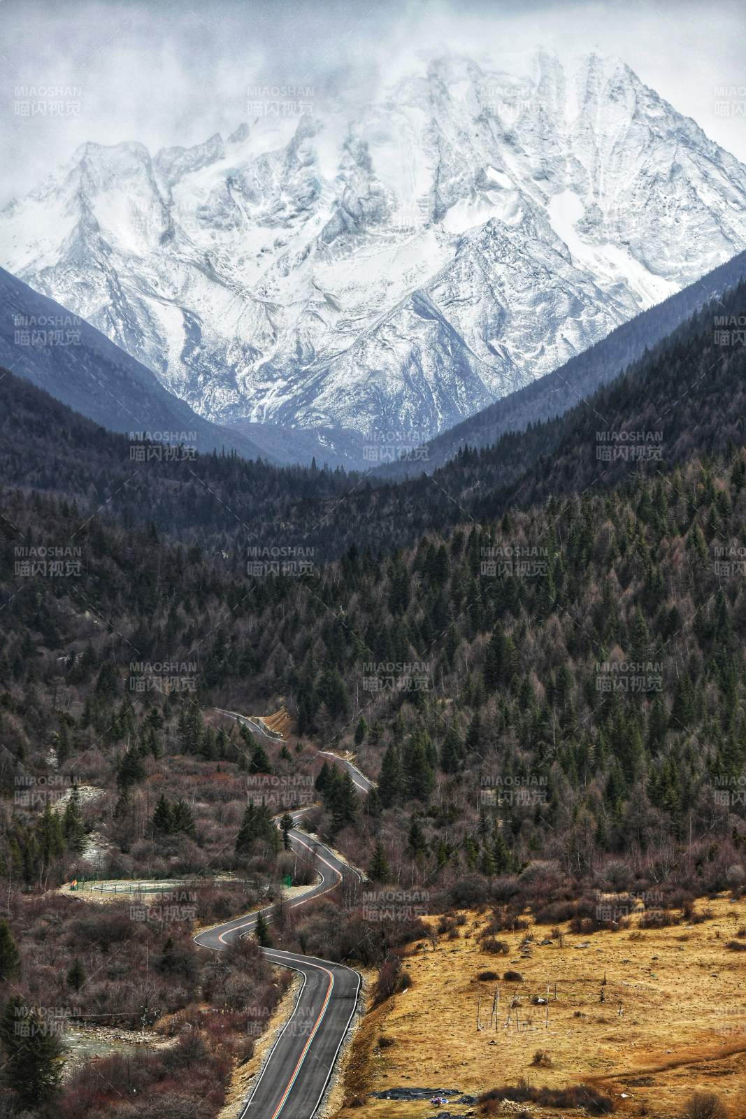 四川雅拉雪山 雪山峽谷公路