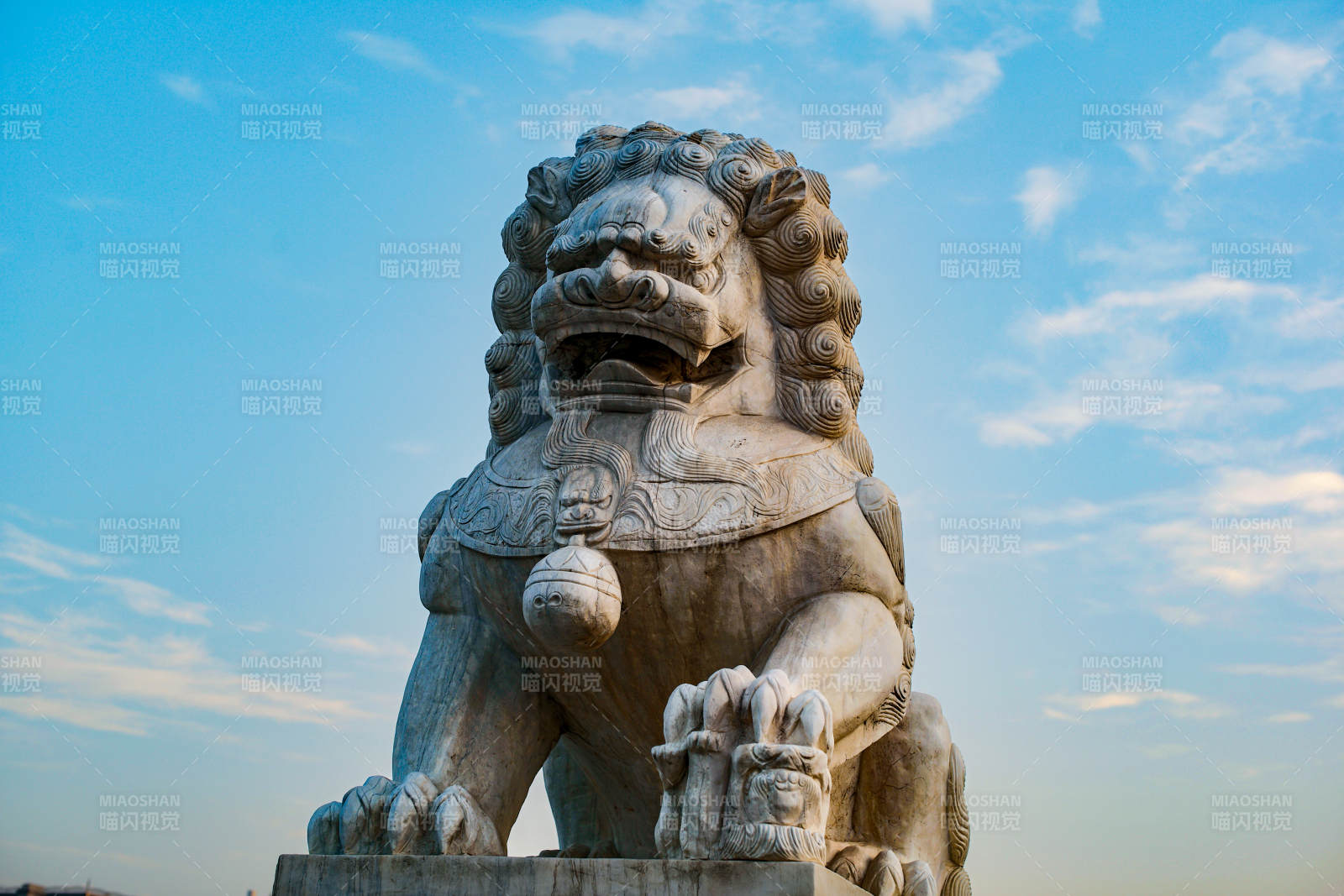 天津獅子橋石獅守望藍天