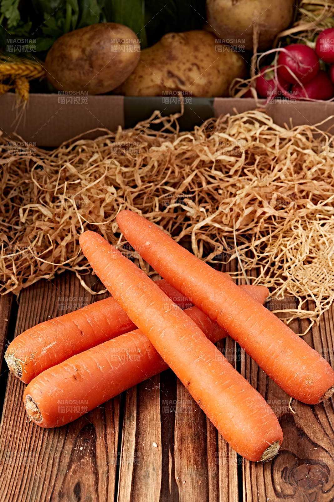 新鲜采摘有机蔬菜胡萝卜