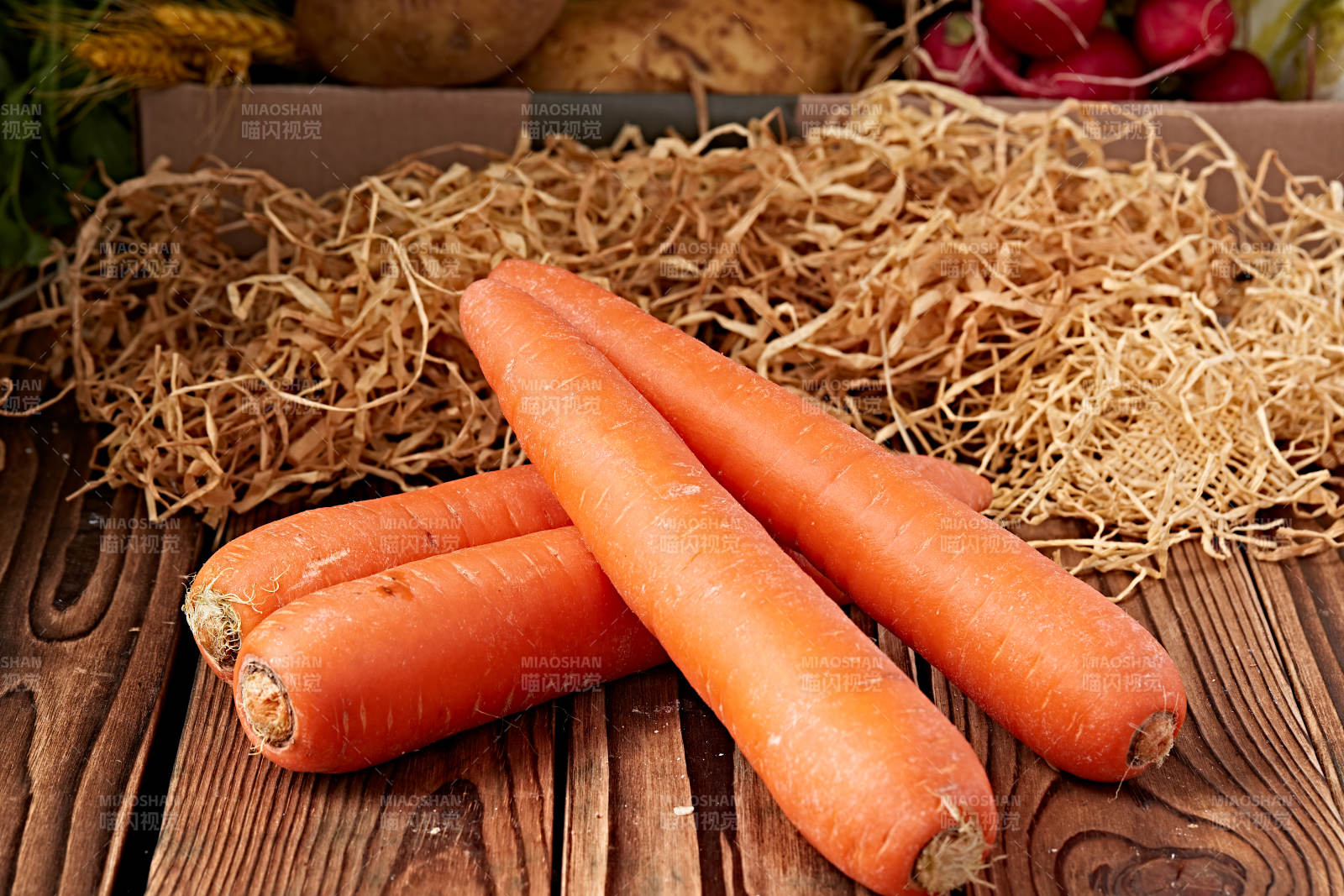 新鲜采摘有机蔬菜胡萝卜