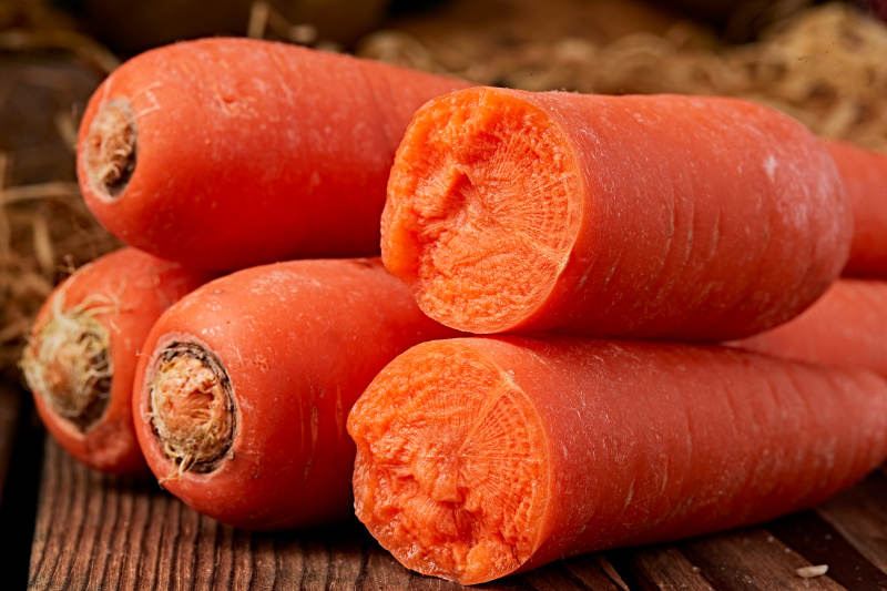 新鲜采摘有机蔬菜胡萝卜