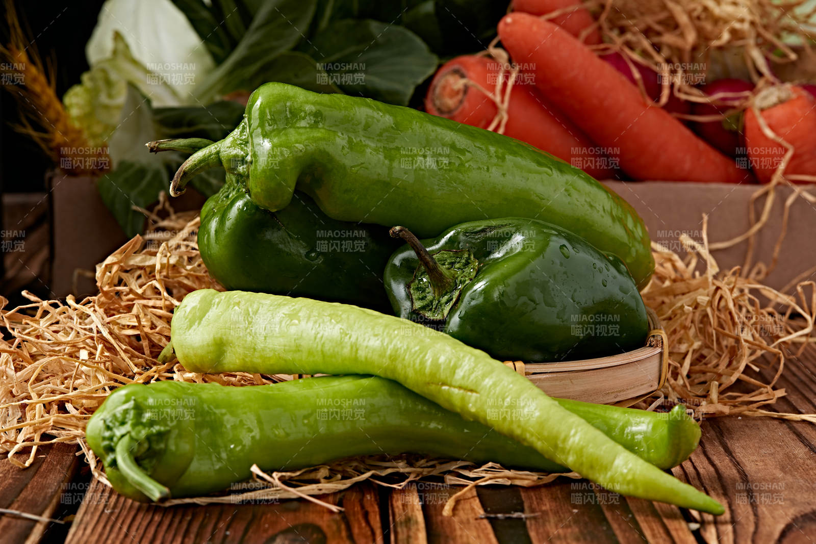 新鲜采摘有机蔬菜青辣椒菜椒