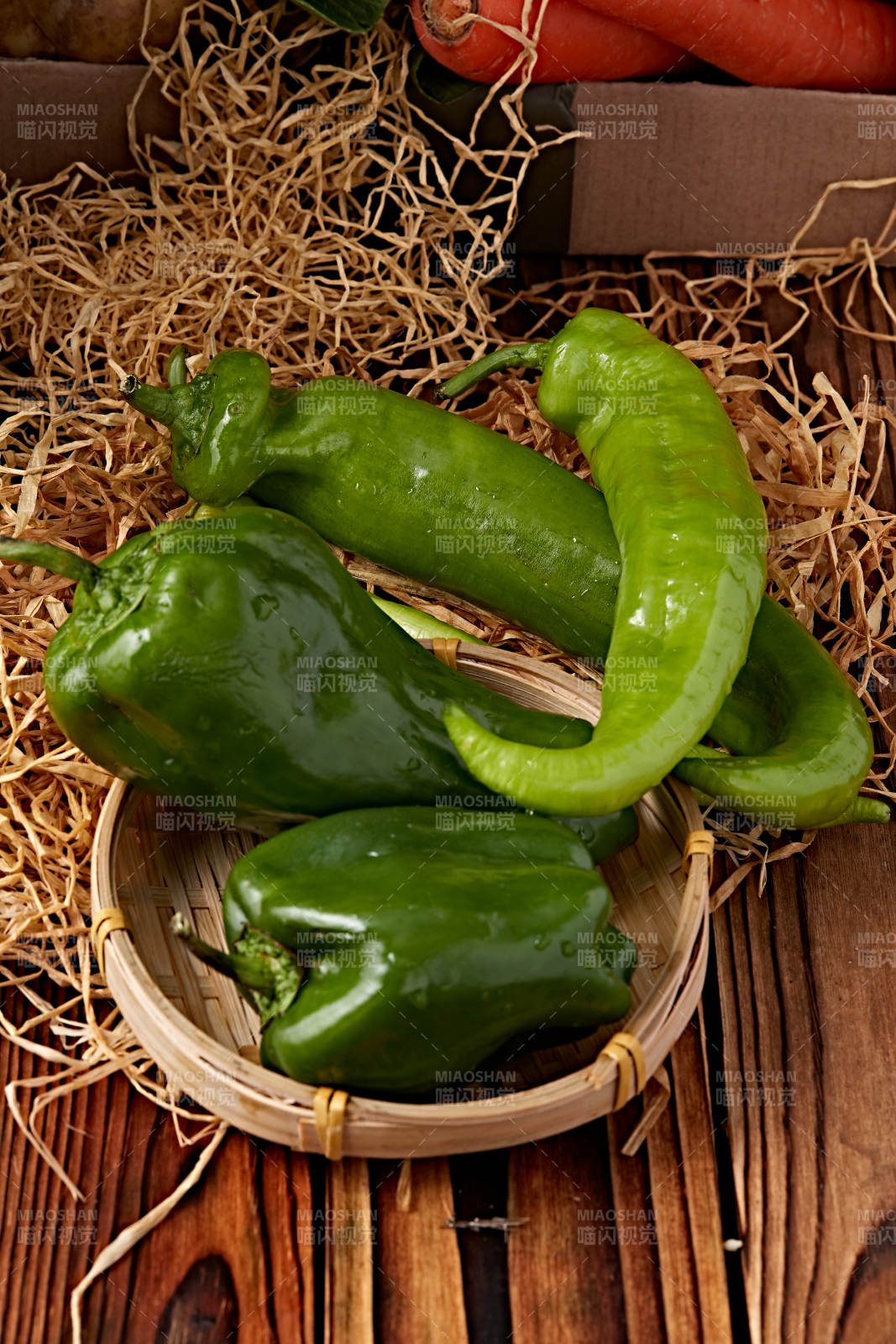 新鲜采摘有机蔬菜青辣椒菜椒