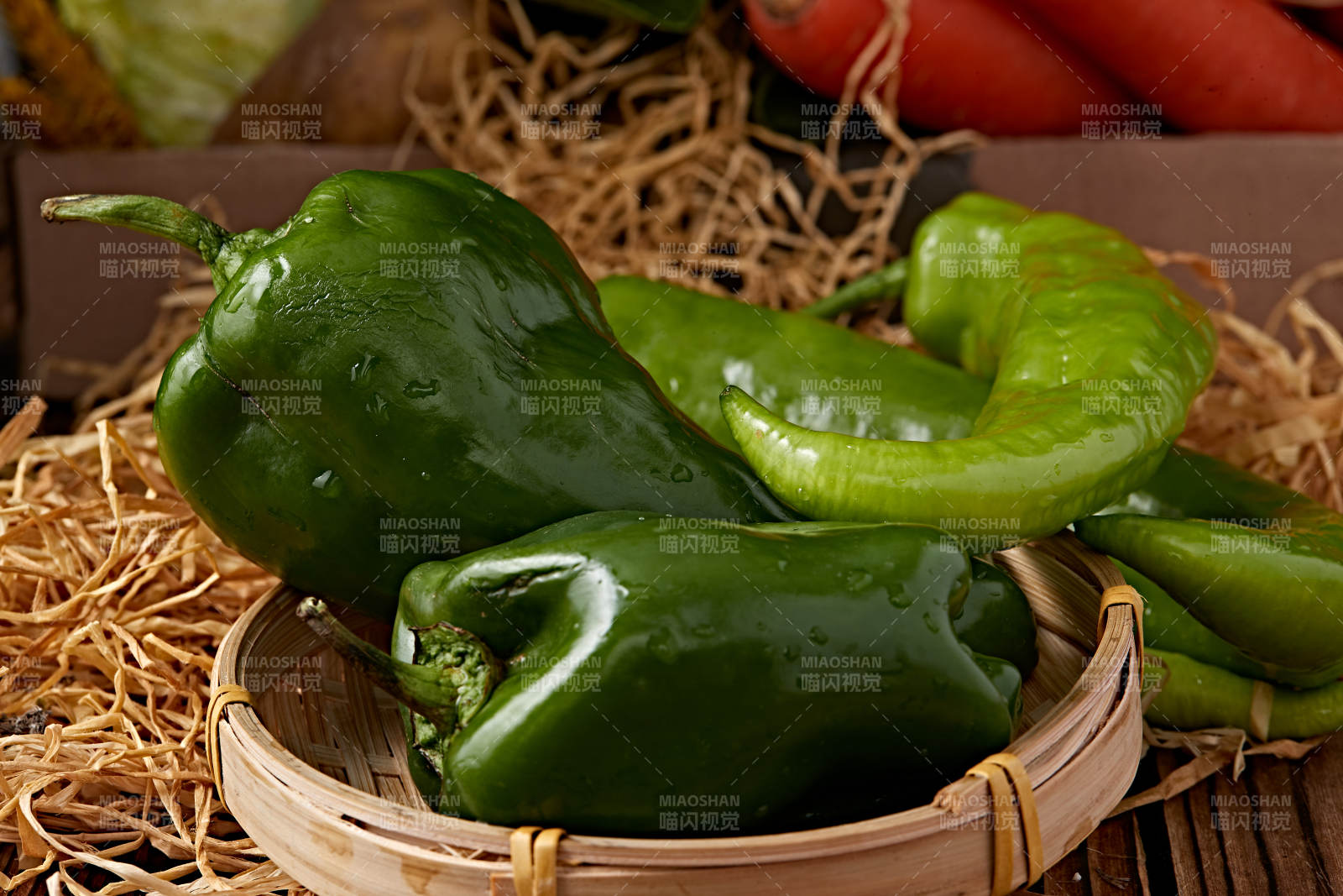 新鲜采摘有机蔬菜青辣椒菜椒