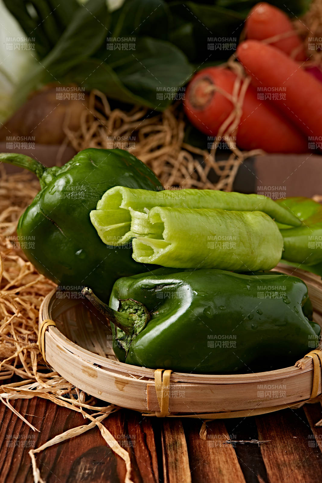 新鮮采摘有機(jī)蔬菜青辣椒菜椒