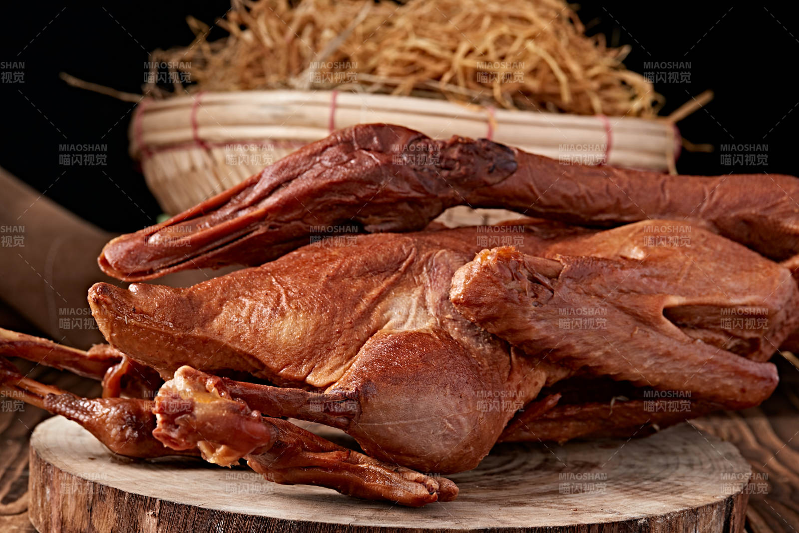 烟熏卤味大鹅肉