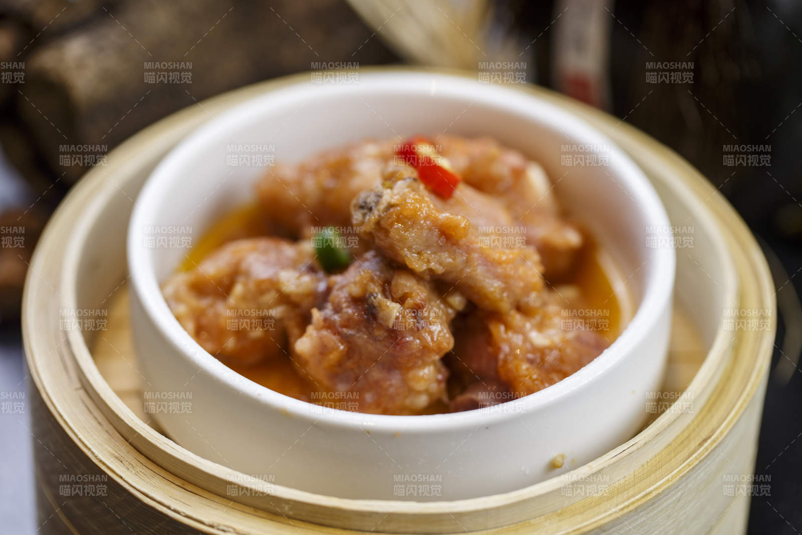 木笼屉装的粤式蒸小排图片