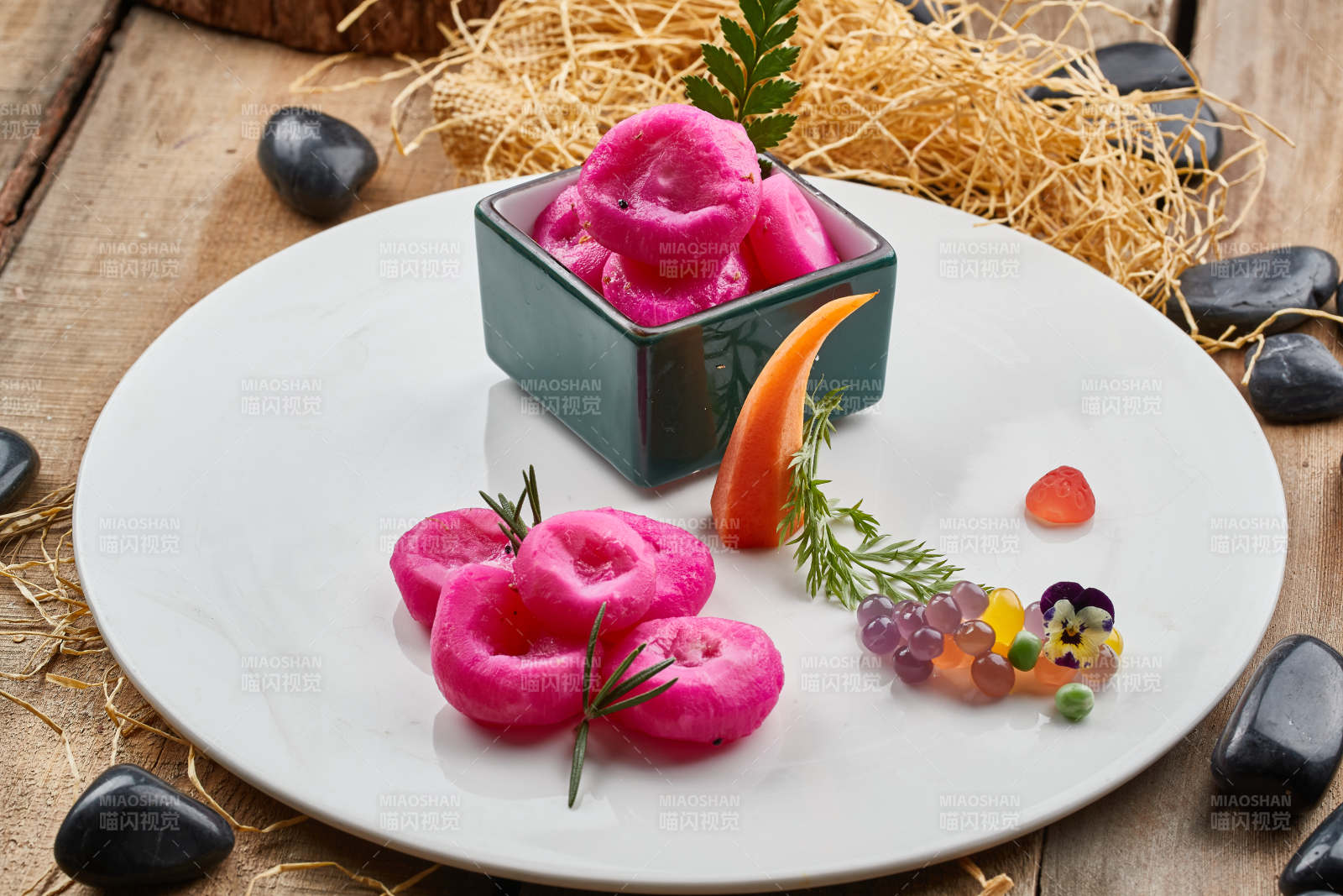 火龙果汁鱼泥糕