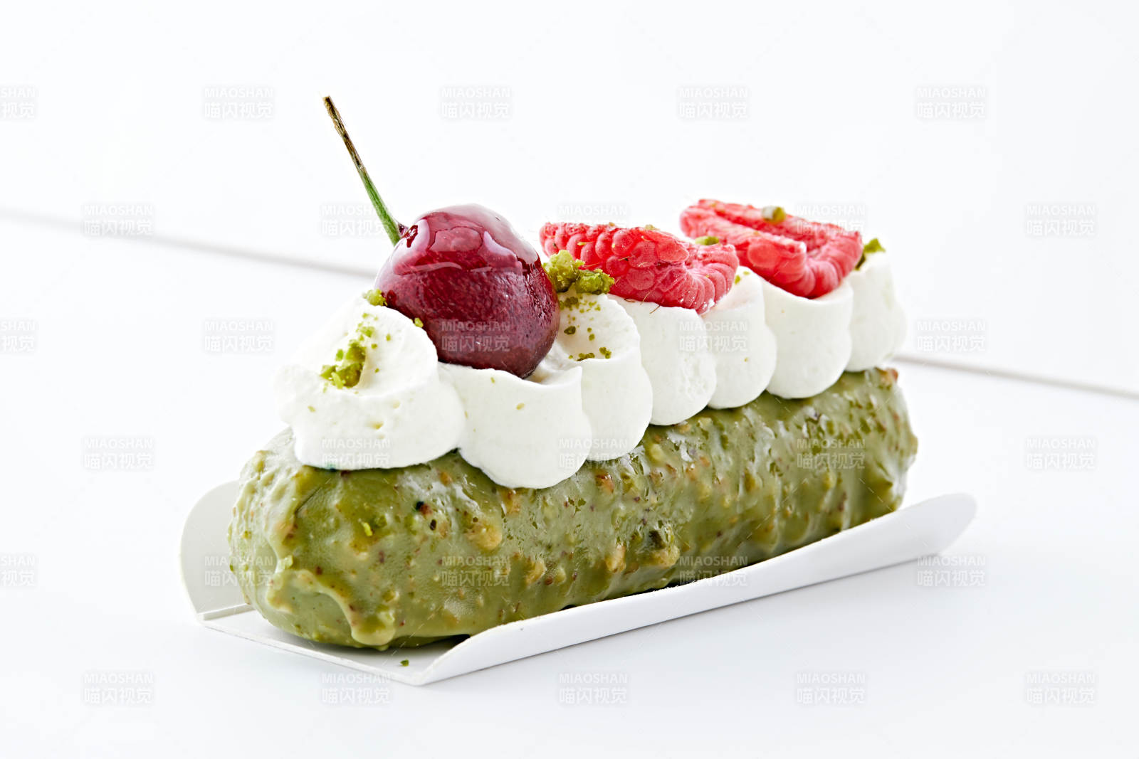 制作精美的法式小甜品蛋糕图片