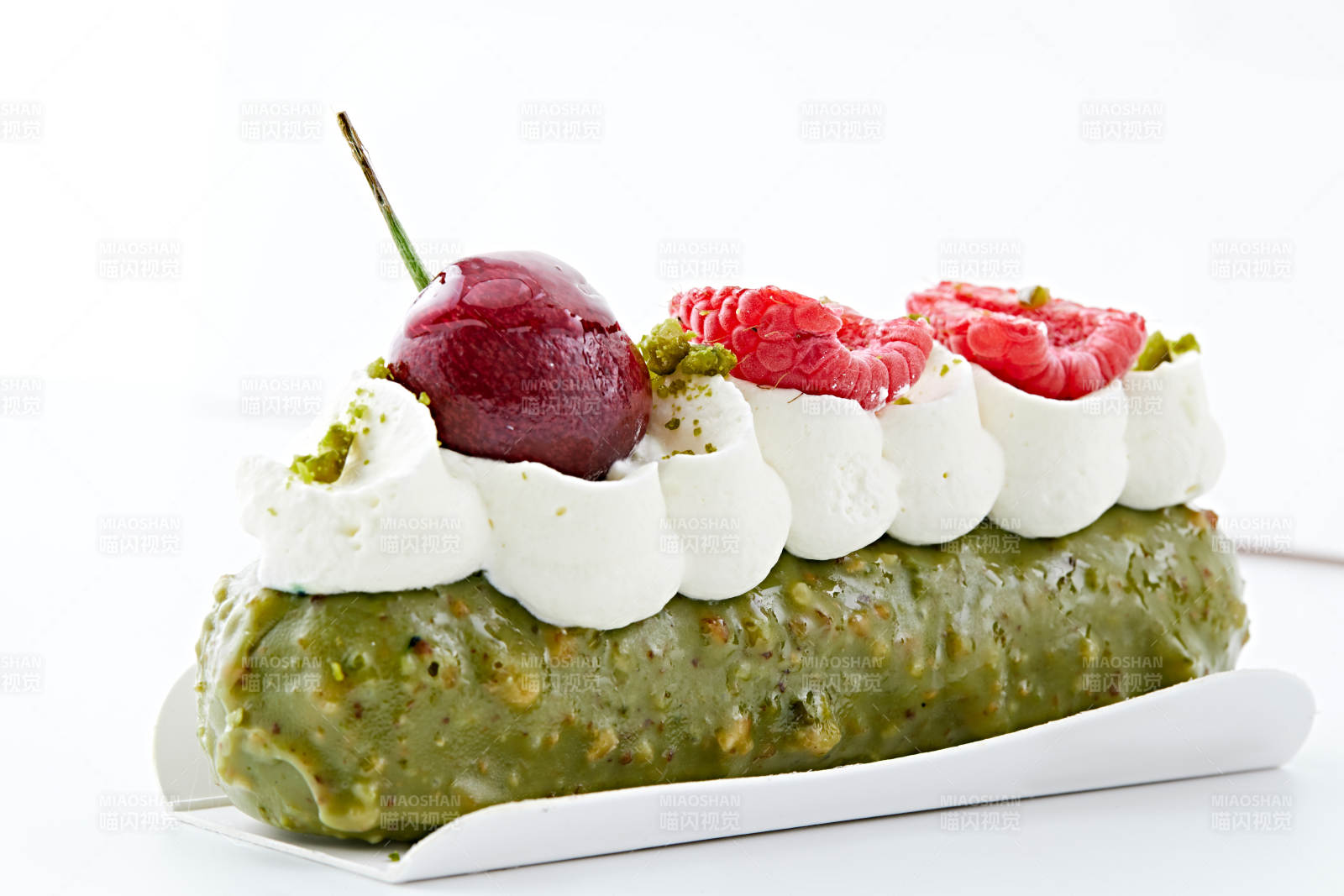 制作精美的法式小甜品蛋糕图片