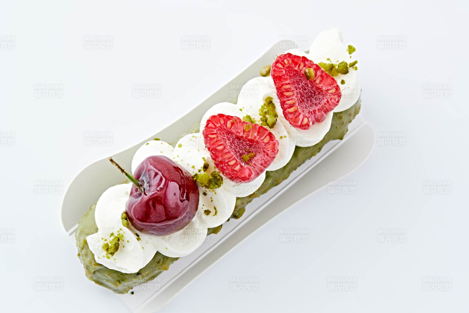 制作精美的法式小甜品蛋糕图片