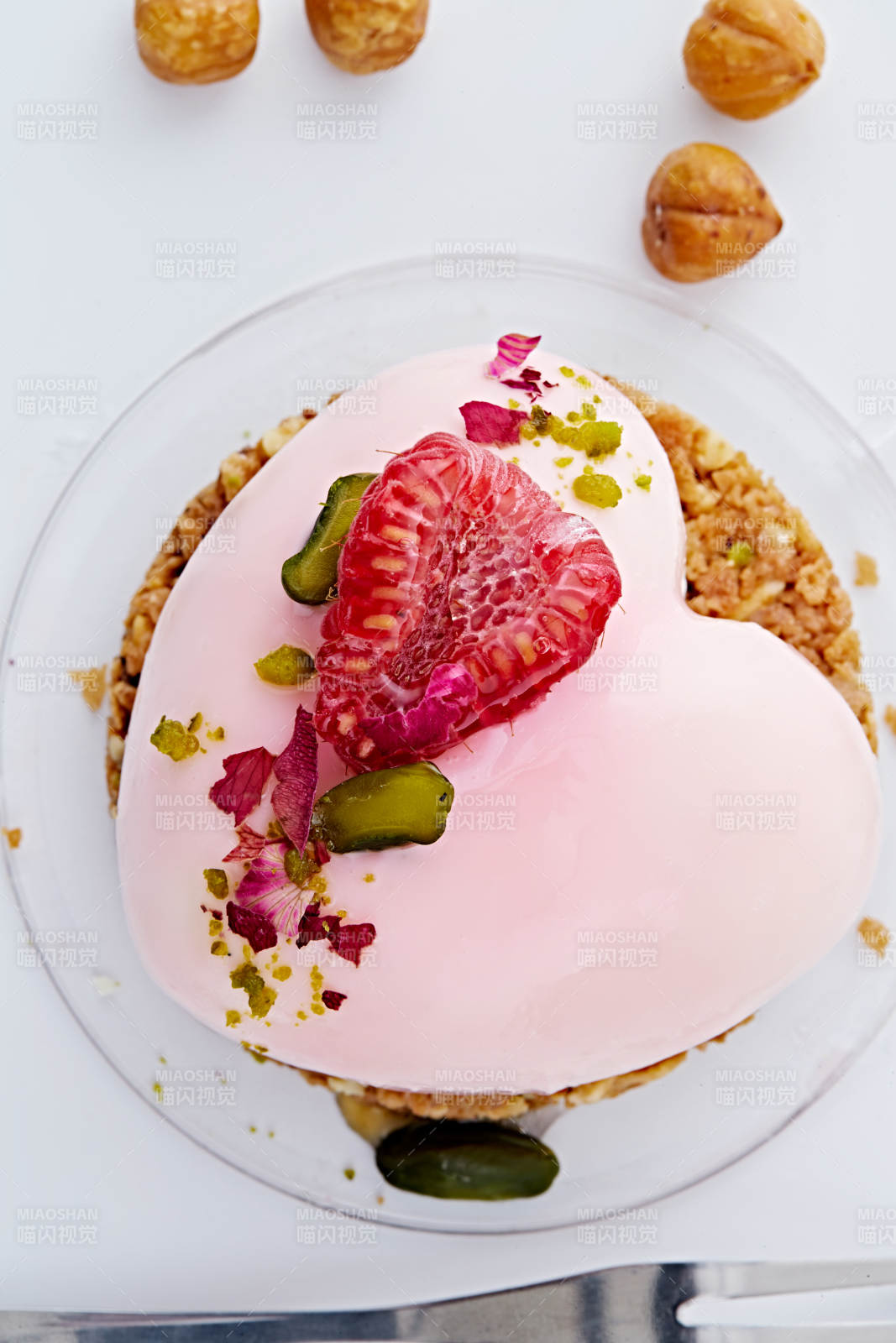 制作精美的法式小甜品蛋糕图片