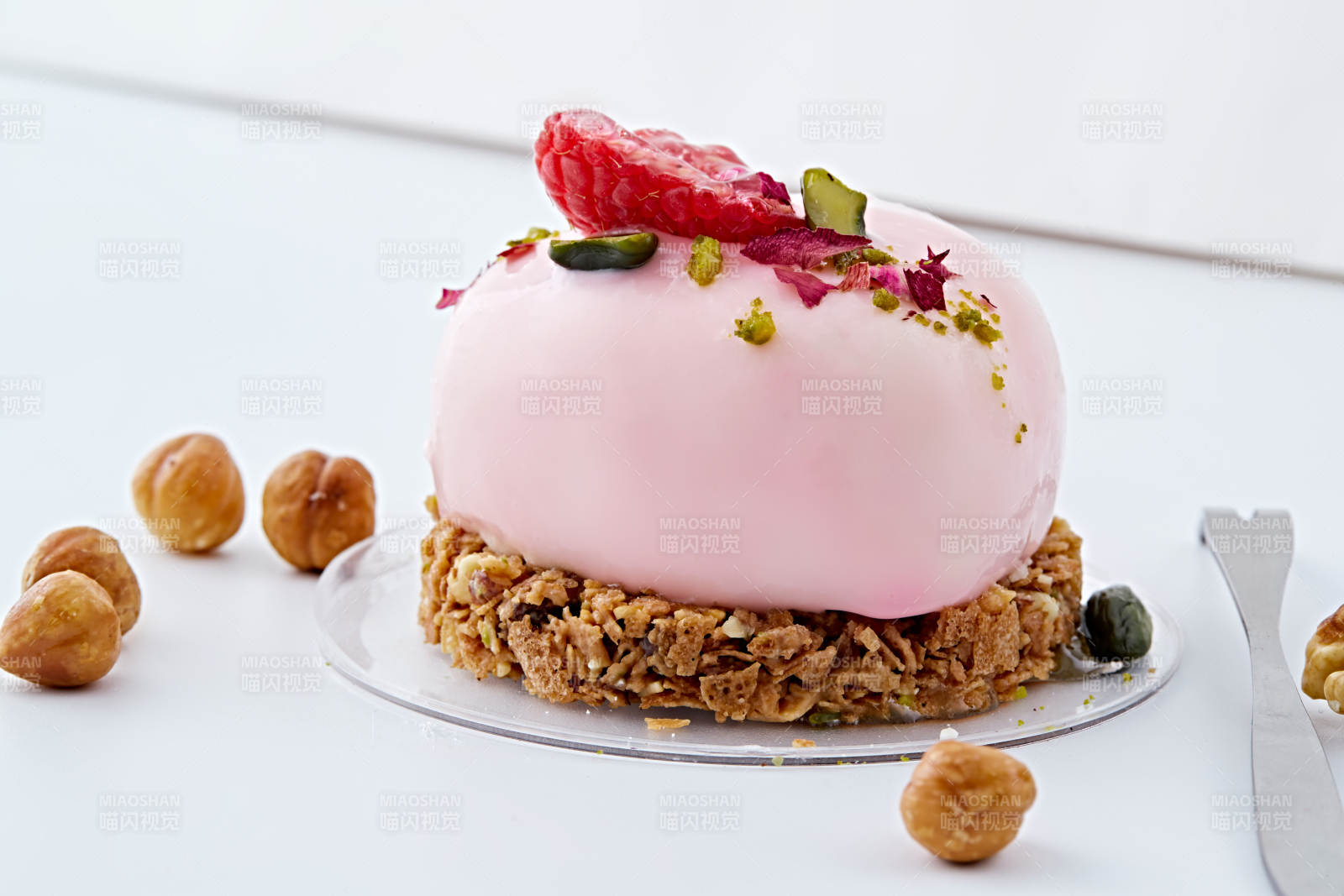 制作精美的法式小甜品蛋糕图片