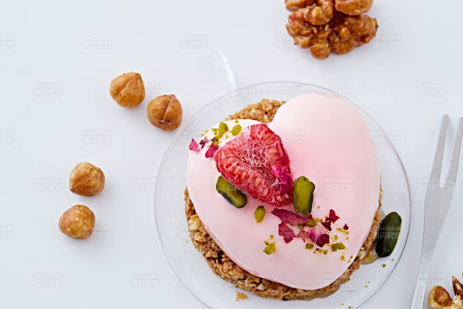 制作精美的法式小甜品蛋糕图片