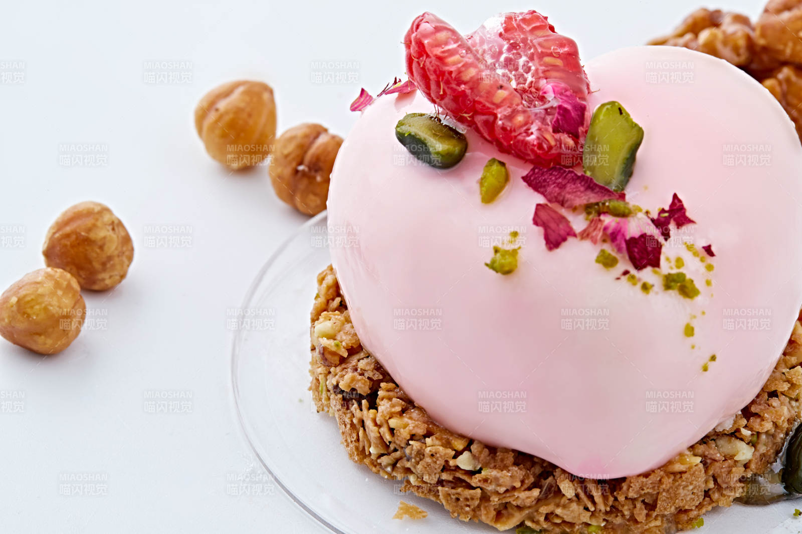 制作精美的法式小甜品蛋糕图片