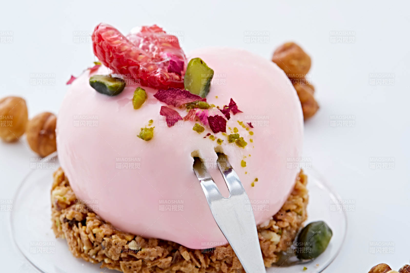 制作精美的法式小甜品蛋糕图片