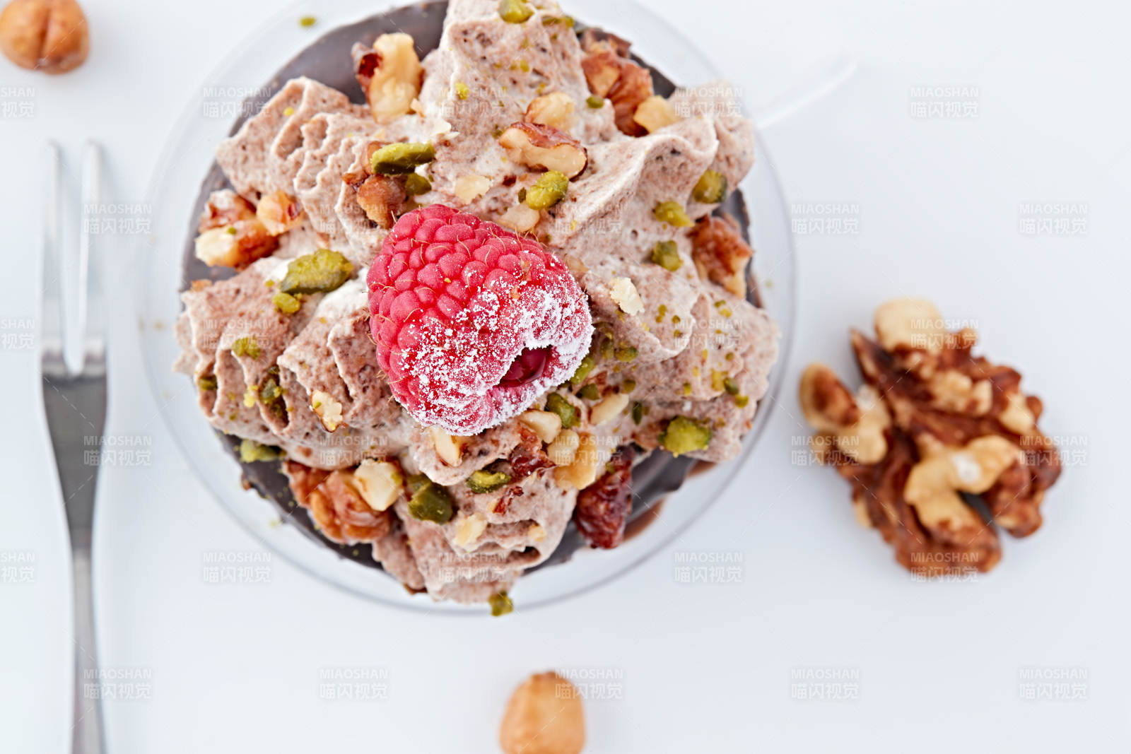 制作精美的法式小甜品蛋糕图片