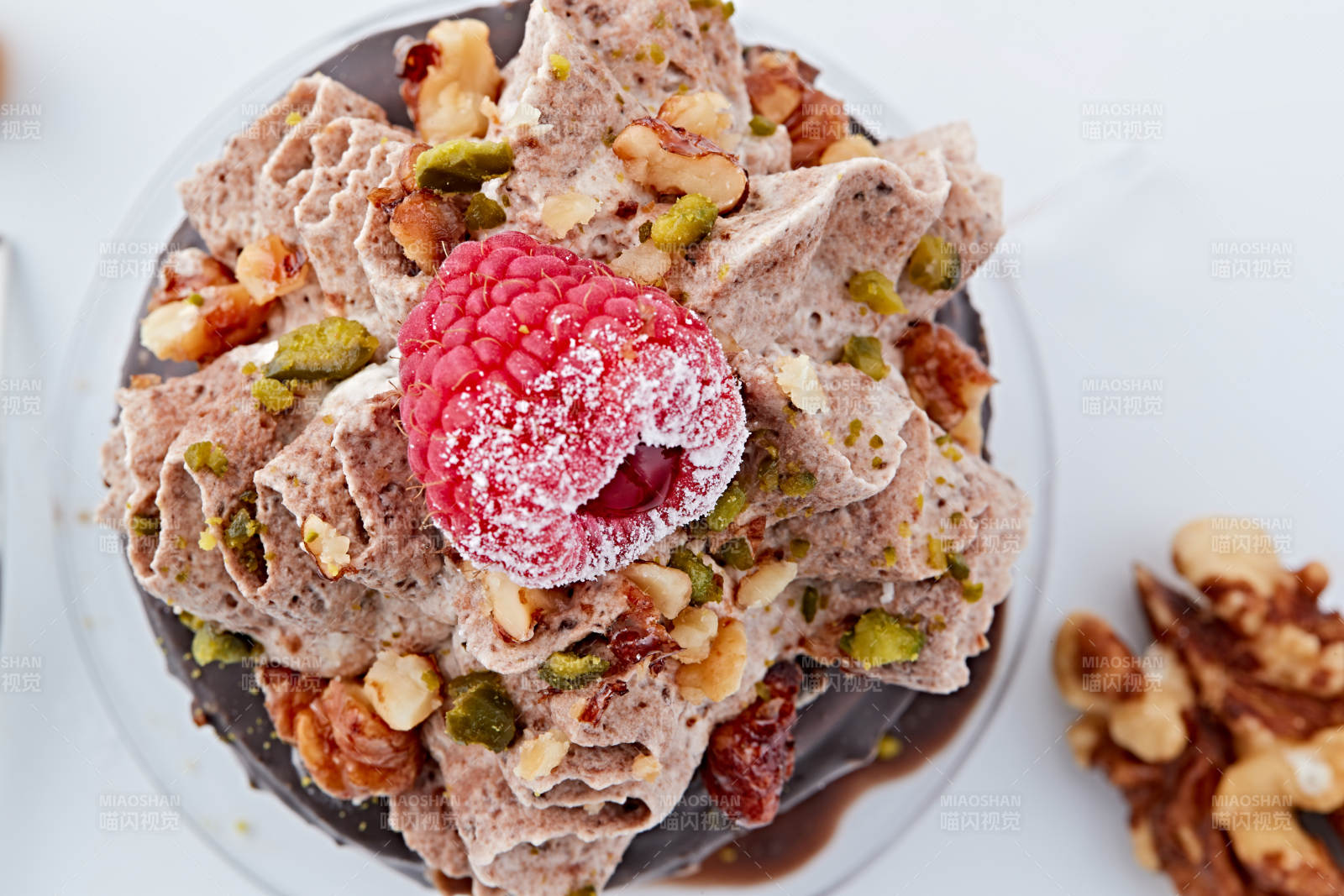 制作精美的法式小甜品蛋糕图片